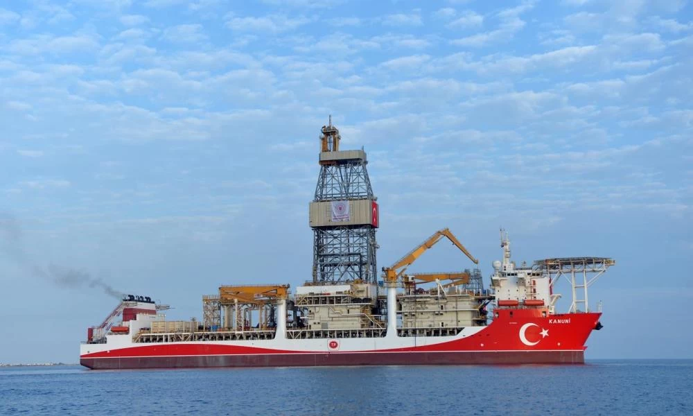 Σε απόσταση μόλις επτά μιλίων από τη Ρόδο το ''Κanuni''